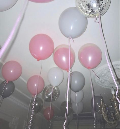 Pink Party Aesthetic Ideas, Y2k Birthday Aesthetic, Y2k Birthday Party Theme Aesthetic, Pink Themed Birthday Party Aesthetic, Birthday Party Inspo 15, Y2k Balloons, 15tg Birthday, Kids Birthday Party Aesthetic, Happy Birthday Party Aesthetic