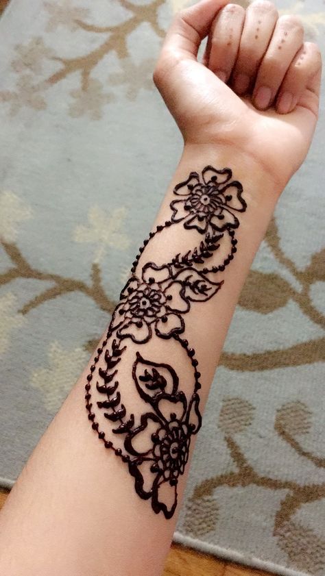 Forearm henna Henna On Forearm Design, Henna Designs Forearm Flowers, Henna Forearm Design, Forearm Henna Designs, Henna Designs Forearm, Henna Tattoo Designs Forearm, Forearm Henna Tattoo, Henna Forearm, Simple Body Art