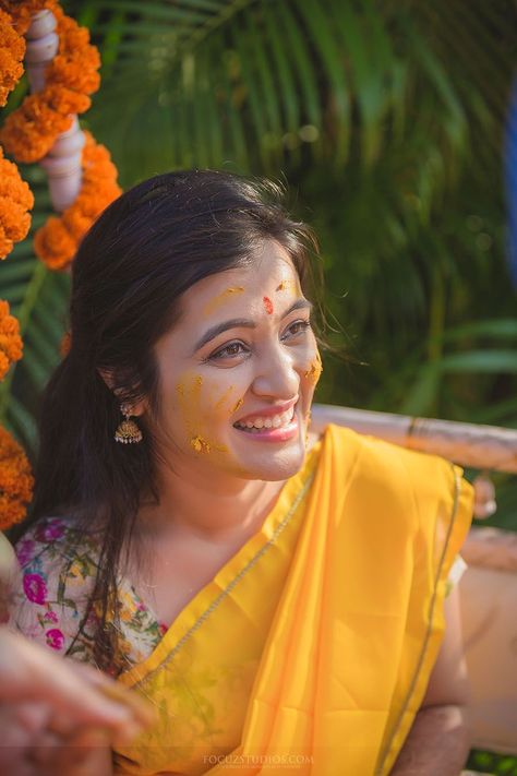 Marwari Wedding Photography Best Photographer Haldi Function Photos Stills Marwari Wedding, Indian Wedding Rituals, Haldi Ideas, Function Photos, Haldi Ceremony Outfit, Indian Bride Poses, Photography Female, Haldi Function, Mangal Sutra