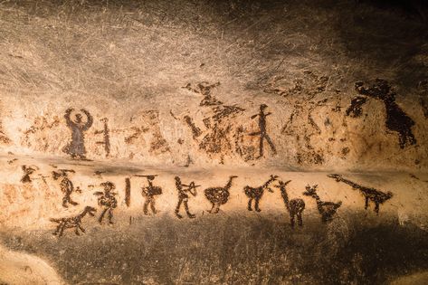 Scientists date an Indonesian cave painting as 40,000 years old—shaking up previous ideas about art's origins and migration. Beautiful Cave, Cave Drawings, Rose Beautiful, Prehistoric Art, Common Cold, Cave Paintings, History Channel, Stone Rocks, Canvas Home