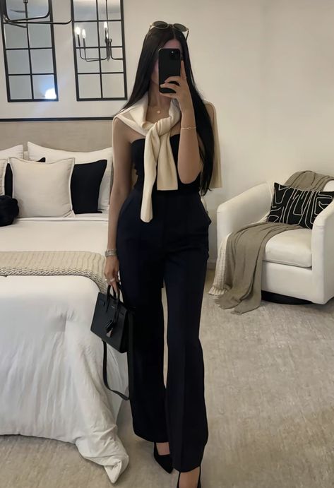 Fancy Leggings Outfit, Work Do Outfit, Elegant Outfits Aesthetic Luxury, Classy Casual Outfits Chic Summer, Slacks Women Outfit, Girly Elegant Outfits, Rich Elegant Outfit, Elegent Women Classy Outfit, Classic Pants Outfit