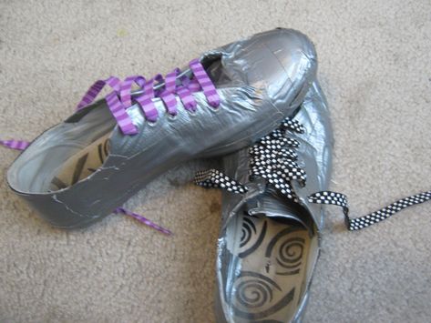 Duct Tape Shoes, Punk Sneakers, Fabric Covered Shoes, Old Sneakers, Duct Tape Diy, Duct Tape Projects, Duct Tape Crafts, Shoe Designs, Tape Art