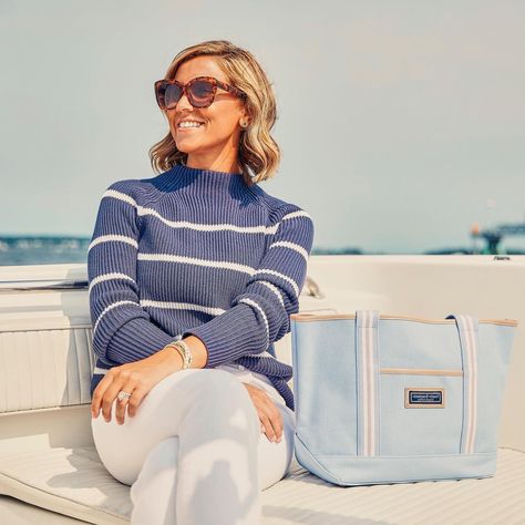 vineyard vines women (@vineyardvineswomen) • Instagram photos and videos Vineyard Vines Aesthetic, Vines Aesthetic, Fall Checklist, Brand Boards, October 21, Light Academia, Light Summer, Vineyard Vines, Preppy Style