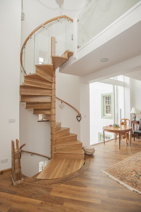 Staircase Contemporary, House Ladder, Wooden Staircase Design, Spiral Stairs Design, Staircase Landing, Staircase Design Modern, Timber Staircase, Contemporary Staircase, Staircase Makeover