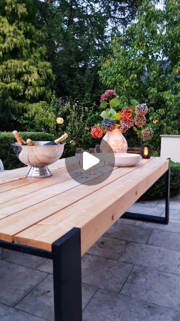 DIY with WOOD | Babette vd Nieuwendijk on Instagram: "I have never received SOOO many questions about any project as with this one 🙈  But, I’m here to help and happily respond to your most frequently asked ones 😄  #diygarden #diygardenfurniture #gartenmöbel #diygartenmöbel #diygardentable #gardentable #gartentisch #woodworking #woodenfurniture #woodprojects #woodworkingprojects #gardenfurnituredesign #diygardenprojects #diygarden #woodworkingdesigns #holzdesign #holzprojekt #woodworking #easywoodworkingprojects #madera #holzdiy #holzdesign #diyblogger #selfmade #powerfrau #selbstistdiefrau #hout #holz #woodcraft" Wood Table Diy Outdoor, Outside Table Ideas, Garden Table Diy, Diy With Wood, Outdoor Dining Table Diy, Wooden Outdoor Table, Diy Garden Table, Diy Patio Table, Wooden Garden Table