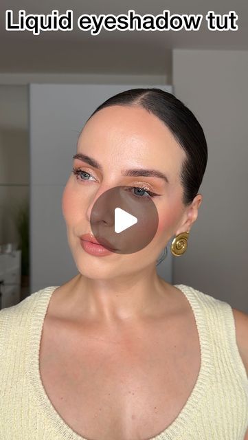 How To Apply Liquid Eyeshadow, How To Use Liquid Eyeshadow, Eyeshadow Easy, Liquid Shadow, Eye Tutorial, Liquid Eyeshadow, Makeup For Beginners, Artist On Instagram, Smokey Eye