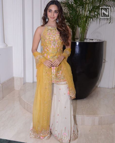 Celebrities Haldi Outfits, Anushka Wedding, Garara Design, Suit Poses, Sharara Dress, Indian Fits, Haldi Outfit, Shadi Dresses, Simple Saree Designs