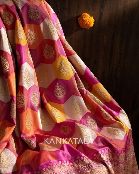 Rangkat Saree, Colourful Living Room Decor, Silk Saree Kanchipuram, Handloom Weaving, Making Changes, Wedding Backdrop Decorations, Colourful Living Room, Indian Bridal Fashion, Old Money Style