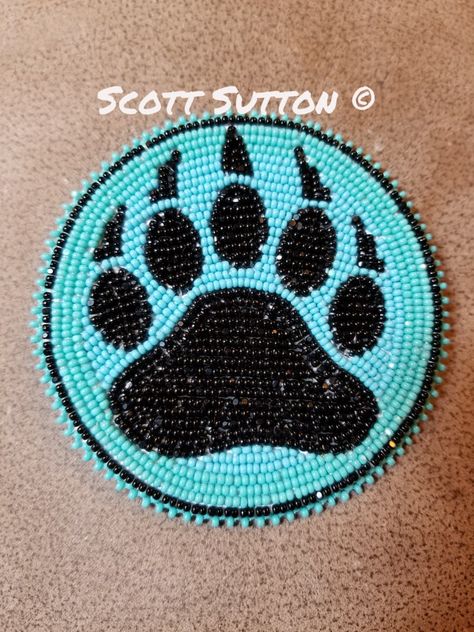 Bear paw medallion Beaded Medallion, Bear Paw Beading Pattern, Beaded Bear Pattern, Beaded Paw Print, Bear Paw Medallion, Beaded Medallions Native American, Bear Medallion, Beaded Bear Paw, Turtle Medallion Native American