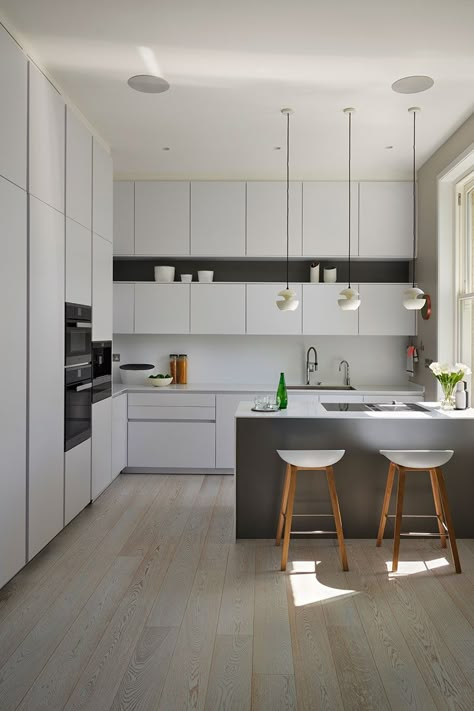 Ikea Kitchen High Ceiling, Kitchen Cabinet Up To Ceiling, Tall Wall Kitchen Cabinets, Modern Handless Kitchen Design, Full Wall Kitchen Cabinets With Island, Kitchen With Full Height Cabinets, Low Ceiling Kitchen Ideas Cabinets, Kitchen To Ceiling Cabinets, Tall Kitchen Design