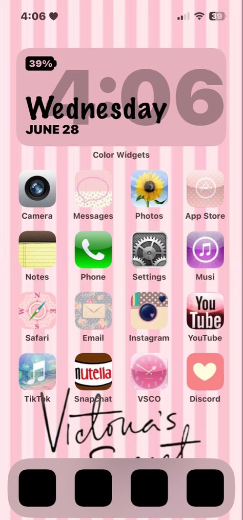 i like my home screen too much and have had it forever so if anyone wants any ideas heres my “rosyblog” phone 2014 Phone Layout, 2014 Iphone Homescreen, Homescreen Layout Girly, Trashy Y2k Iphone Layout, Mcbling Homescreen, Trashy Y2k Ios Homescreen, Messaging App, Iphone Layout, Home Screen