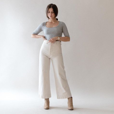 Bethany (@dearlybethany) • Instagram photos and videos Dearly Bethany, Kamm Pants, Tea Person, Academia Style, Petite Style, Love Coffee, Petite Outfits, Petite Fashion, Work Attire