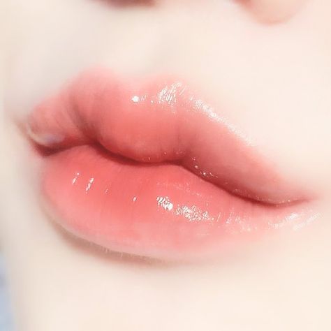 Cupid Bow Lips Aesthetic, Ulzzang Lips, Lip Reference, Cupids Bow Lips, Heart Shaped Lips, Gradient Lips, Shoujo Girl, Korean Lips, Moist Lips