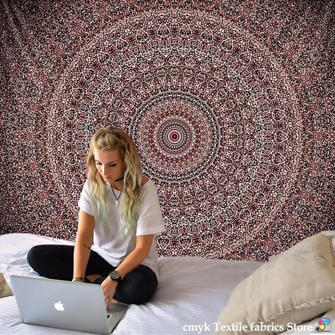 Living Room Tapestry, Trippy Artwork, Mandala Tapestries Wall Hangings, Decorative Wall Hanging, Room Tapestry, Hippie Homes, Indian Mandala, Tapestry Bedroom, Bohemian Tapestry