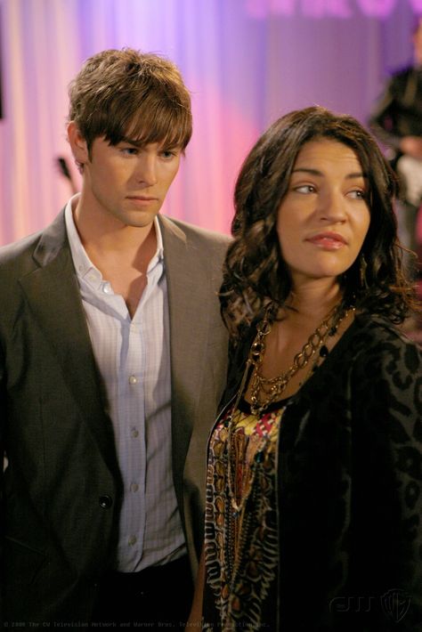 Chace Crawford as Nate Archibald and Jessica Szohr as Vanessa Abrams "Woman on the Verge" Nate And Vanessa, Gossip Girl Vanessa, Nate Gossip, Nate Gossip Girl, Gossip Girl Nate, Vanessa Abrams, Gossip Girl Cast, Girls Tv Series, Jessica Szohr