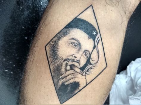 Che Guevara Tattoo Design, Che Guevara Tattoo, Che Guevara Photos, Yogi Tattoo, Heart Tattoos, Car Tattoos, Album Art Design, Tattoo Bracelet, Face Tattoo