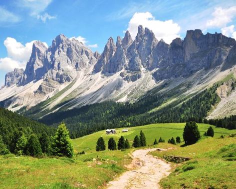 Dolomiti accessibili a tutti: mappati 23 percorsi per disabili, anziani e bambini (6 di 6) | Touring Club Tyrol Austria, World Wallpaper, Italy Holidays, Mountain Travel, Honeymoon Travel, Destination Voyage, Visit Italy, Most Beautiful Cities, Beautiful Places In The World