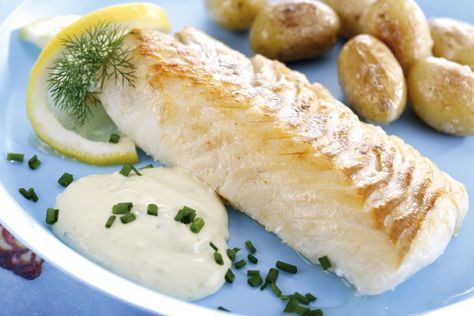 Baked Bonito with Herbs and Potatoes Bonito Fish Recipe, Fish N Chips Recipe, Low Calorie Protein, Food Fish, Seafood Recipe, Cod Recipes, Lemon Pasta, Cod Fish, Fish Recipe