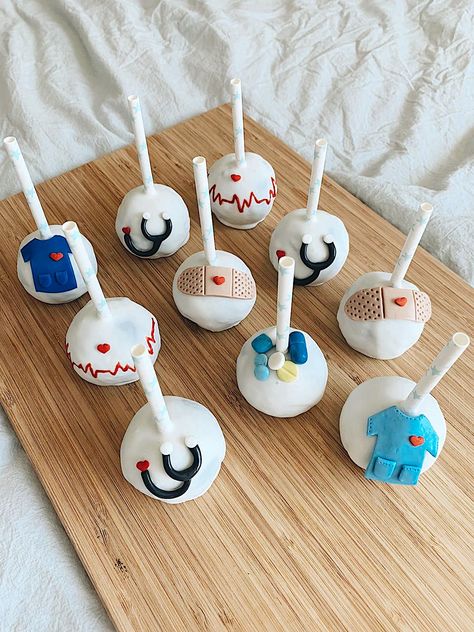 Nurse Theme Cake Pops, Nursing Cake Pops, Nurse Cakesicles, Nurse Cake Pops, Nurse Desserts, Valentines Pie, Nurse Cake Ideas Graduation, Medical Cake Pops, Nurse Cake Ideas