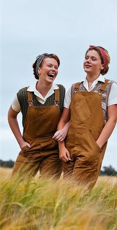 Land Girls 1940s, Female Farmer Outfit, High Boot Outfits, Carnaval Outfits, Gardening Outfits, Farmer Costume, Dress Like A Celebrity, Farmer Fashion, Thigh High Heel Boots