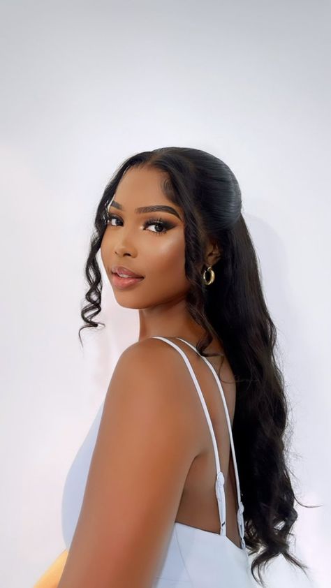 Prom Hair Styles With Extensions, Prom Looks Hairstyles Black Hair, Prom Hairstyles Down Black Women, Prom Hairstyles Wig For Black Women, Hairstyle For Photoshoot Ideas Long Hair, Middle Part Wedding Hairstyles Black Women, Ponytail Outfit Ideas, Hairstyles Ideas For Birthday, Elegant Hairstyle Black Women