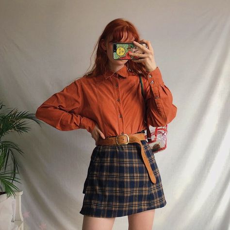 Modern Gryffindor, Artsy Fashion Style, Mathilda Mai, The Wallflowers, Corduroy Top, Estilo Indie, Orange Outfit, Vintage Corduroy, High Waisted Mom Jeans