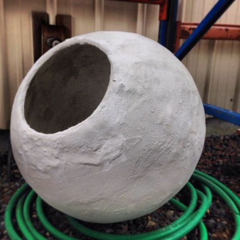 Concrete Molds Diy, Diy Yoga, Deco Marine, Garden Spheres, Cement Flower Pots, Diy Concrete Planters, Cement Garden, Cement Diy, Concrete Diy Projects