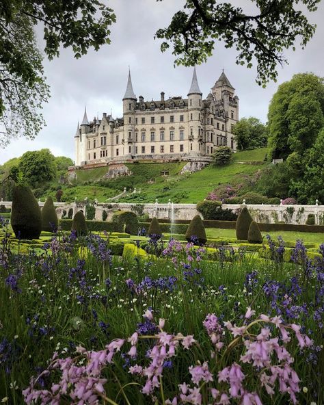 Dunrobin Castle, Scotland Aesthetic, Castle Aesthetic, Scotland Castles, Scotland Highlands, Scottish Castles, Chateau France, Visit Scotland, Houses Of Parliament