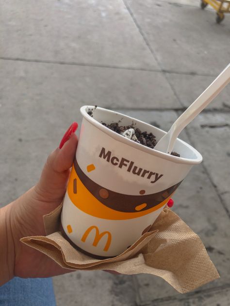 Mc Flurry, helado, oreo, aesthetic Oreo Mc Flurry, Mcdonalds Flurry, Mc Flurry Oreo Aesthetic, Mcflurry Oreo Aesthetic, Mc Flurry Mcdonald's, Oreos Aesthetic, Helado Aesthetic, Oreo Aesthetic, Nugget Recipes