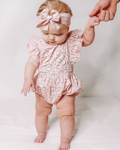 Arabella And Rose™️ ❁ Est 2012 on Instagram: “Bluebell Romper 💙🎀🌸 Prettiest Pink with a gorgeous blue floral . Ready To Ship sizes 000-3 🎀 @raising_sienna.grace” Neutral Baby Outfits, Cute Baby Clothes Newborn, Baby Fashion Newborn, Baby Pink Clothes, Stylish Baby Clothes, Baby Clothes Newborn, Newborn Baby Clothes, Neutral Baby Clothes