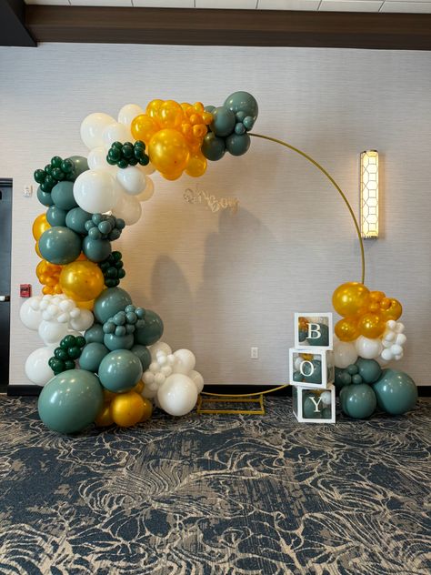 White, gold, green circle balloon arch for baby shower Circle Balloon Garland, Round Balloon Arch, Circle Balloon Arch, Balloon Hoop, Balloon Ring, Mosaic Numbers, Fallen Arches, Round Balloons, Party Garland