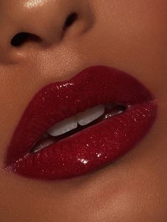 Red Lipstick Glossy, Crazy Lip Makeup, Light Red Lips, Vamp Lipstick, Lips Looks, Lip Ideas, Lips Ideas, Aesthetic Kiss, Aesthetic Lipstick