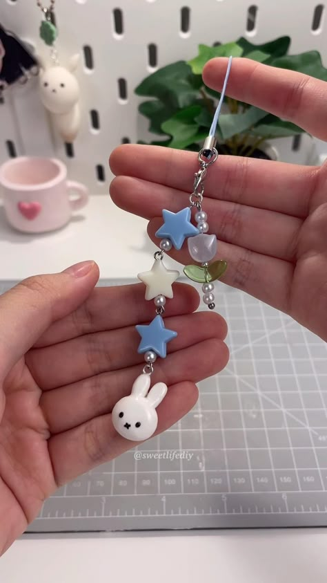 Cute And Easy Crafts, Clay Business, Air Dry Clay Ideas, Dry Clay Ideas, Crafts Clay, Clay Keychain, Diy Air Dry Clay, Pinterest Diy Crafts, Keychain Ideas