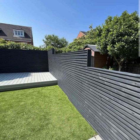 Looking for More Privacy? Try One of These Horizontal Fence Ideas Horizontal Fence Ideas, Screen Fencing, Privacy Wall On Deck, Slatted Screen, Slatted Fence, Horizontal Slat Fence, Slatted Fence Panels, Wood Arbor, Modern Fence Design