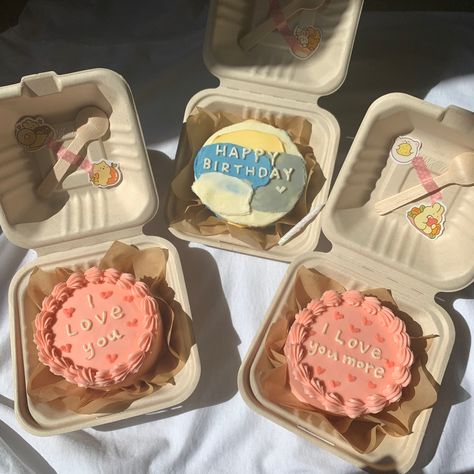 Lunch Box Cakes, Lunch Box Cake, Lunchbox Cake, Box Cake Recipes, Box Cakes, Small Birthday Cakes, Spring Cupcakes, Bento Cakes, Pastel Cakes