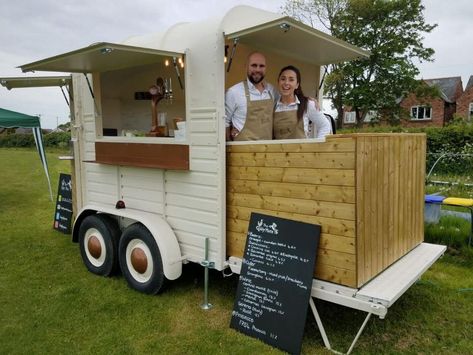 Food Truck Coffee Shop, Truck Coffee Shop, Small Food Trailer, Trailer Mobile Bar, Coffee Mobile, Converted Horse Trailer, Horse Box Conversion, Foodtrucks Ideas, Horsebox Bar