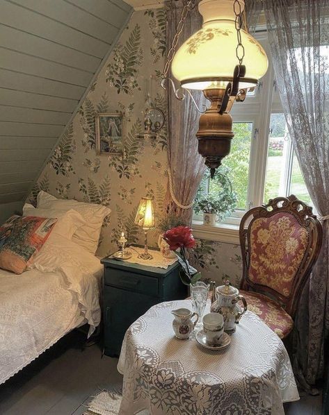 Country Cottage Living, Cottage Core Home, Bedroom Nook, Country Rose, Chic Bedroom Decor, Stone Cottage, Pretty Room, Rose Cottage, Cottage Living