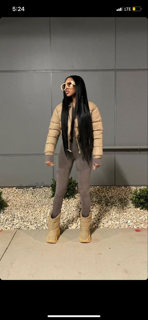 Yeezy Boots Women Outfit, Yeezy Boots Outfit, Swag Outfits For Girls, Pretty Girl Outfits, Streetwear Fashion Women, Urban Outfits, Really Cute Outfits, Fall Fashion Outfits, Baddie Outfits Casual