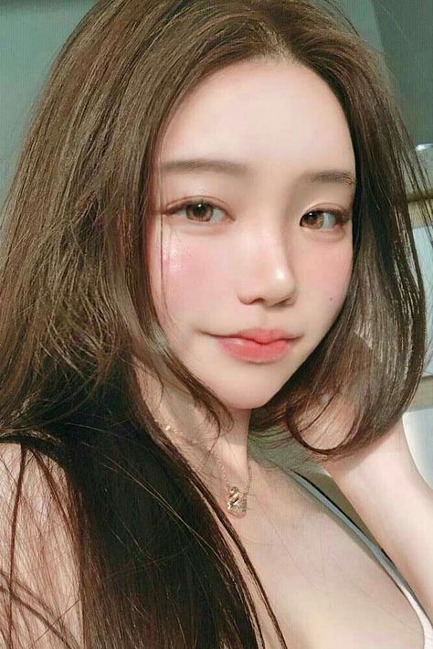 Makeup Ala Korea, Makeup Asia, Makeup Ulzzang, Soft Make-up, Shimmery Makeup, Makeup 2024, Mode Ulzzang, Korean Makeup Look, Soft Makeup Looks