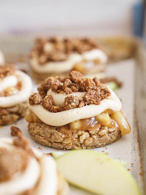 The Best Apple Crisp Cookies Recipe - Cake Babe Apple Crisp Cookies, The Best Apple Crisp, Apple Cookies Recipes, Crisp Cookies, Apple Crisp Cheesecake, Cinnamon Desserts, Best Apple Crisp, Apple Streusel, Smores Cake