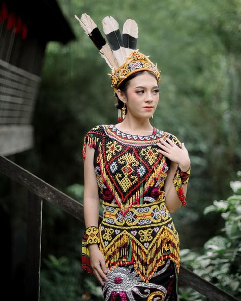 Baju adat Dayak, kalimantan. Pakaian tradisional Indonesia. Indonesia traditional costume. Cr/instagram: yoyo_moment_ #culture #budaya #busana #clothes #attire #outfit #borneo #dress #asia Indonesia Traditional Dress, Kipas Angin Portable, Indonesia Traditional, Indonesian Fashion, Portable Mini Fan, Warrior Outfit, Mini Fan, Traditional Attire, Traditional Costume