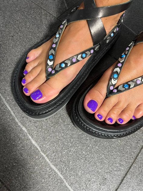 Purple Pedicure, Russian Manicure, Eyebrows Makeup, Pedicure Nail Designs, Summer Toes, Instagram Nails, Nail Studio, Pedicures, Best Nail