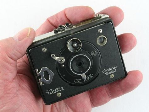 Fotocamere Vintage, Camera Ideas, Vintage Film Camera, Best Digital Camera, Antique Cameras, Photo Gear, Photographer Camera, Old Cameras, Classic Camera