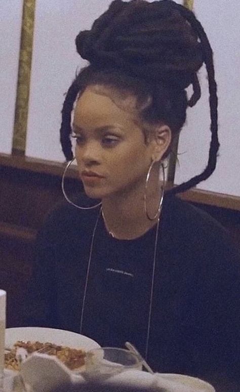 Rihanna Dreads, Beyonce Braids, Looks Rihanna, Rihanna Outfits, Rihanna Looks, Rihanna Riri, Rihanna Style, Rihanna Fenty, Black Girls Hairstyles