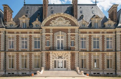 Central France, Luxury Properties, Castle Mansion, American Interior, Chateau France, French Chateau, Real Estate Agency, Country Estate, Luxury Property