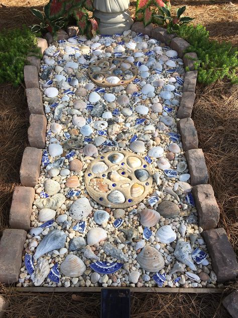 Seashells In Garden, Shell Landscaping Ideas, Dragon Sona, Mosaic Garden Ideas, Seashell Garden, Coastal Yard, Beach House Landscape, Renovating An Old House, Backyard Updates