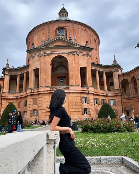 We took a day trip to Bologna, Italy 🇮🇹, which is a 35 minute high-speed train ride from Florence. Bologna is a medieval city that hosts the oldest university in the world. It is actually the food capital of Italy, as it is home to bolognese, tagliatelle, parmigiano reggiano, lasagna, mortadella, prosciutto, and so much more!!! 🍝 We walked 30,000+ steps trying to see as much as possible. Watch out for a Florence to Bologna day trip blog post!!! In order: 1. Portici di San Luca 2. Santuario... Bolognese Tagliatelle, Italy Trip Planning, Medieval City, Bologna Italy, Italy Aesthetic, Train Ride, Parmigiano Reggiano, Speed Training, Europe Trip