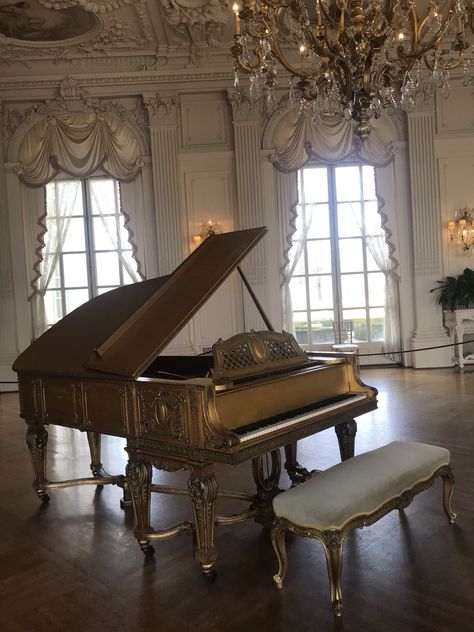 Victorian Piano Aesthetic, Gold Piano Aesthetic, Vintage Piano Room, Royal School Aesthetic, Old Piano Aesthetic, 1850s Aesthetic, Fancy Piano, Classical Music Aesthetic, Pretty Piano