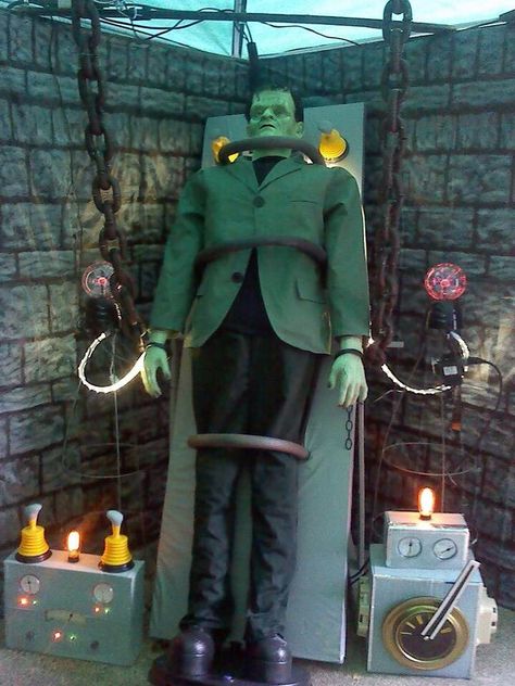 Haunted Laboratory, Steampunk Frankenstein, Frankenstein Halloween Decorations, Steampunk Laboratory, Frankenstein Halloween Party, Halloween Sculptures, Halloween Outdoors, Mad Scientist Halloween, Room Escape Games