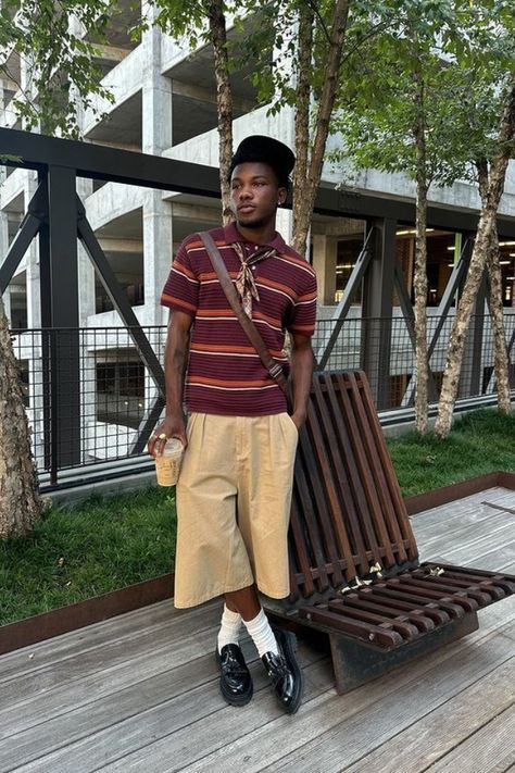 #fashionInspiration #outfitIdeas #streetstyle #fashionista #ootd #baggy #oufitwomen #outfitmen Baggy Tan Pants Outfit, Pleated Shorts Outfit Men, Baggy Clothing Men, Baggy Fits Men, 60s Fashion Mens, Summer Cardigan Outfit, Ootd Men Streetwear, Cardigan Outfit Summer, Streetwear Fashion Summer